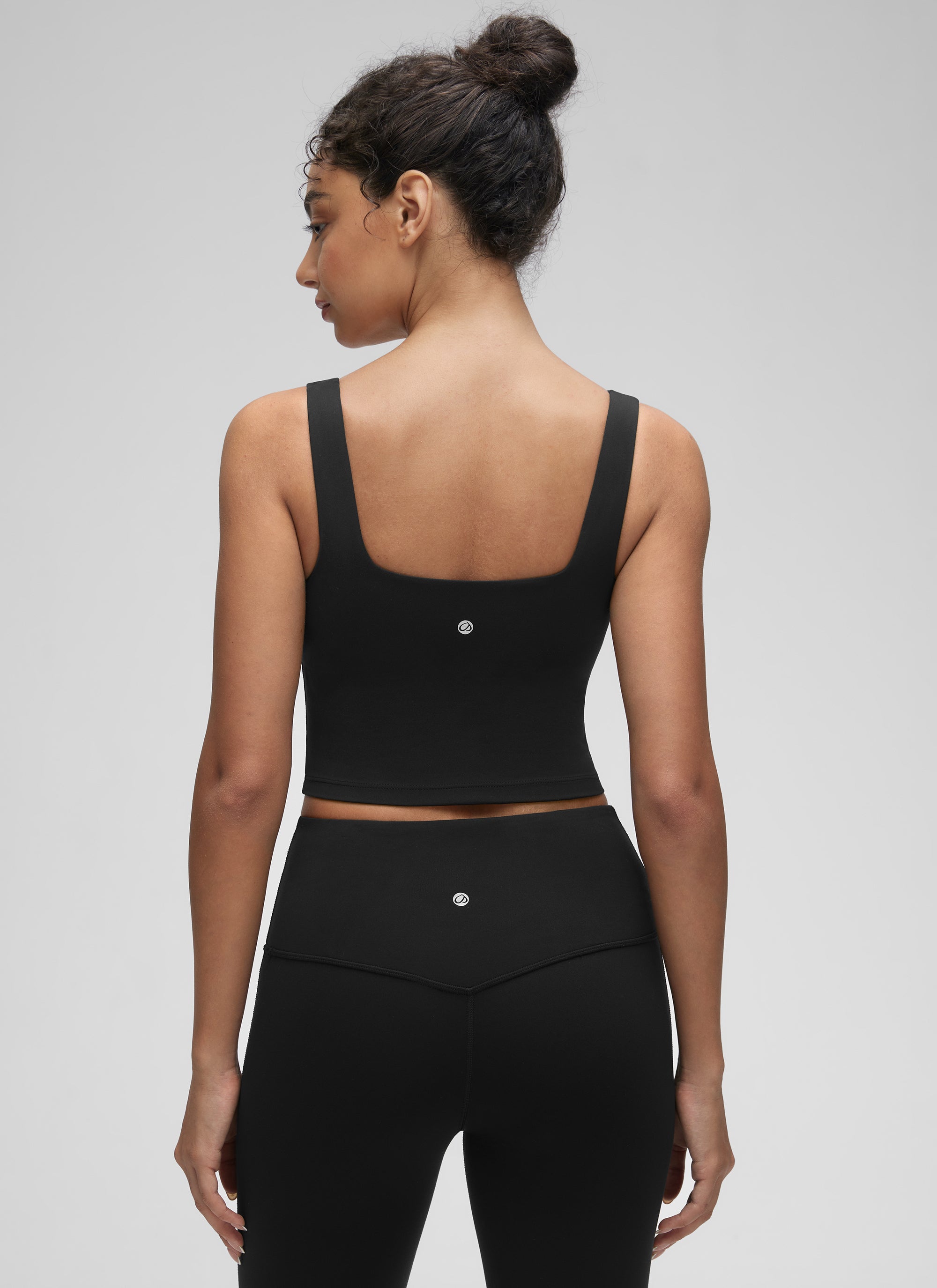 CRZ YOGA Yoga Wanita Impak Rendah Butterluxe Bra Garis Panjang Leher Segi Empat Hitam
