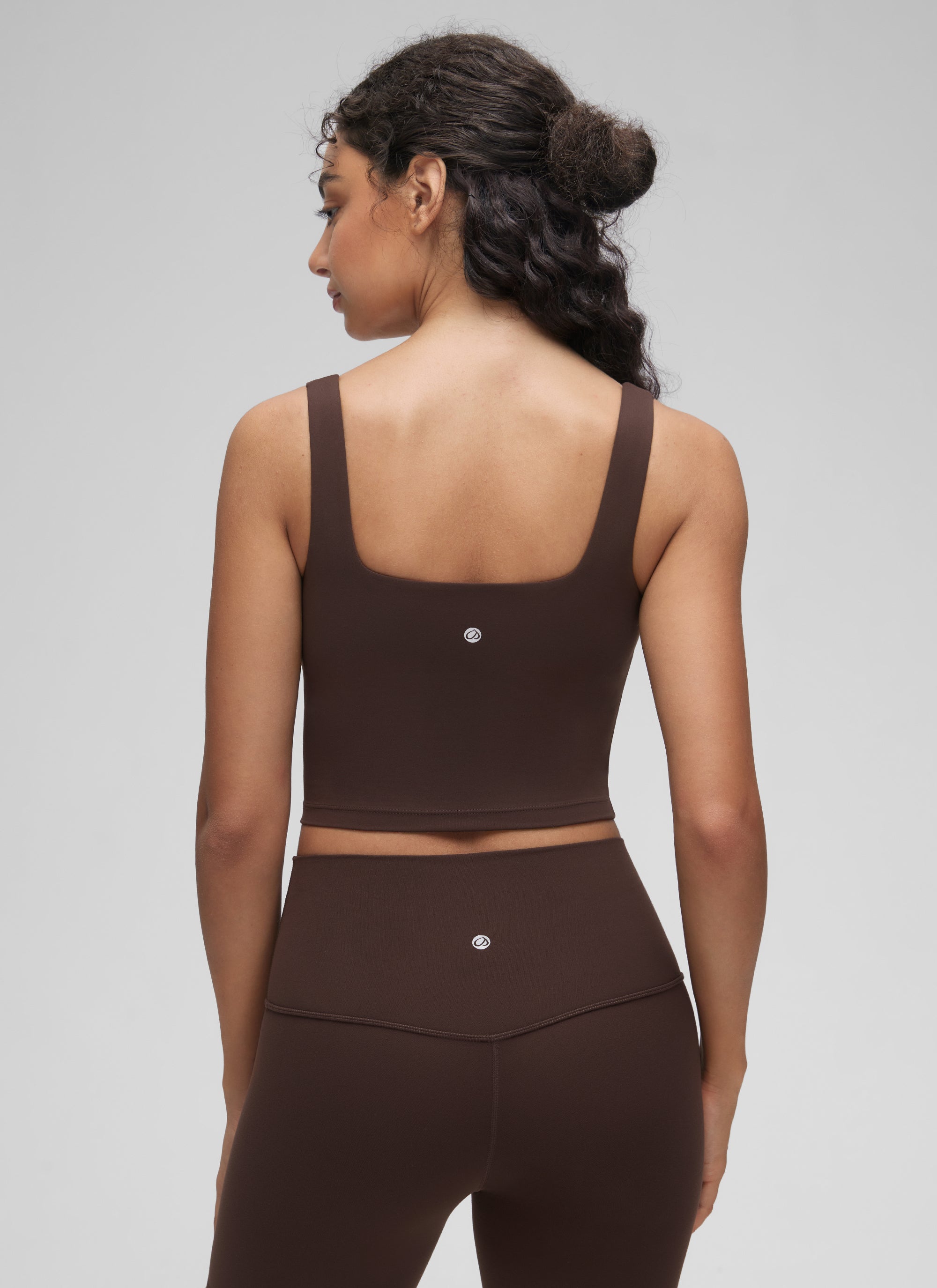 CRZ YOGA Yoga Wanita Impak Rendah Butterluxe Bra Garis Panjang Leher Segiempat Coklat Fudge Panas