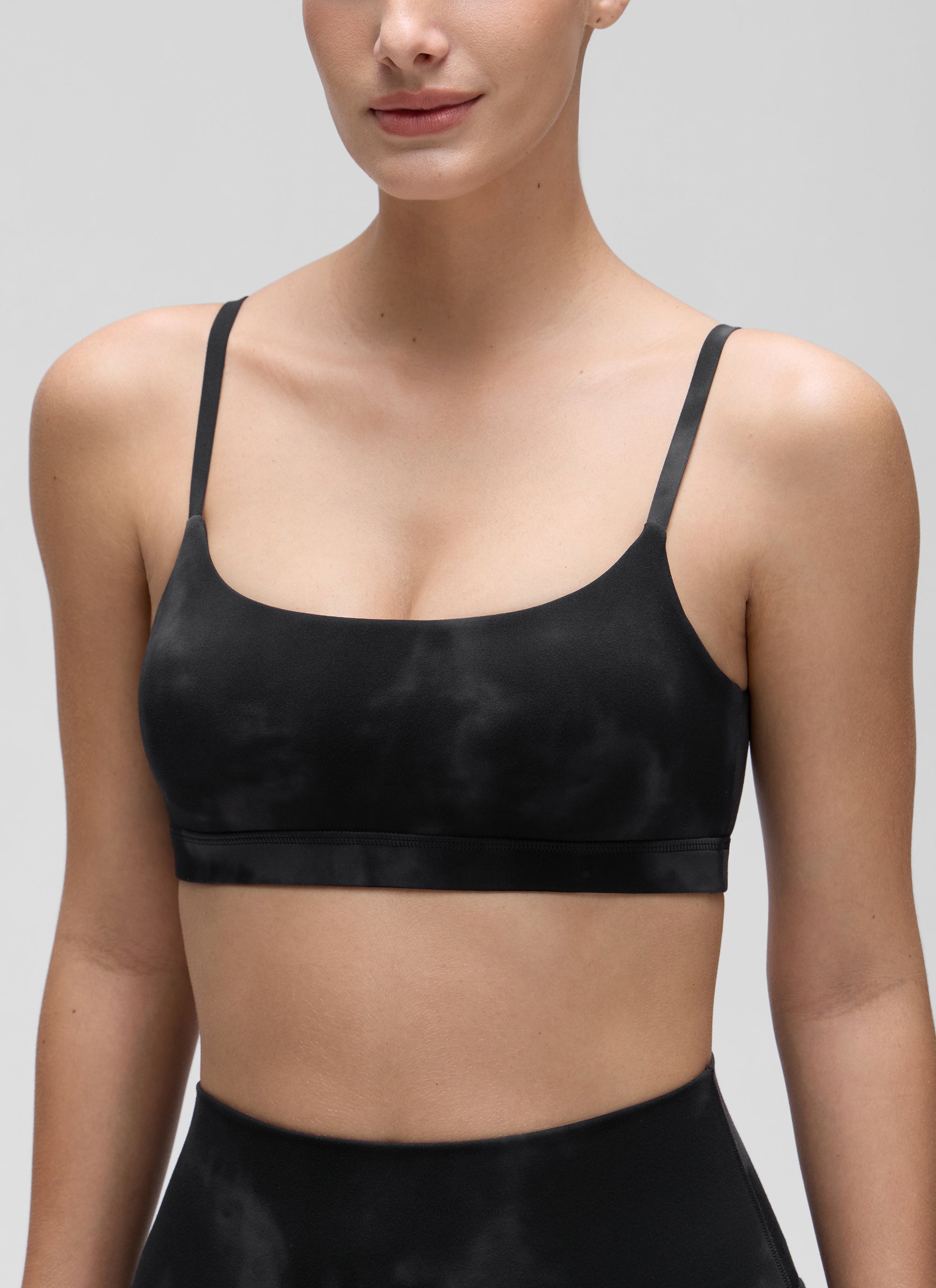 CRZ YOGA Wanita Butterluxe Bra Leher Senduk Tali Spageti Boleh Laras Bunga Pewarna Ikat Hitam