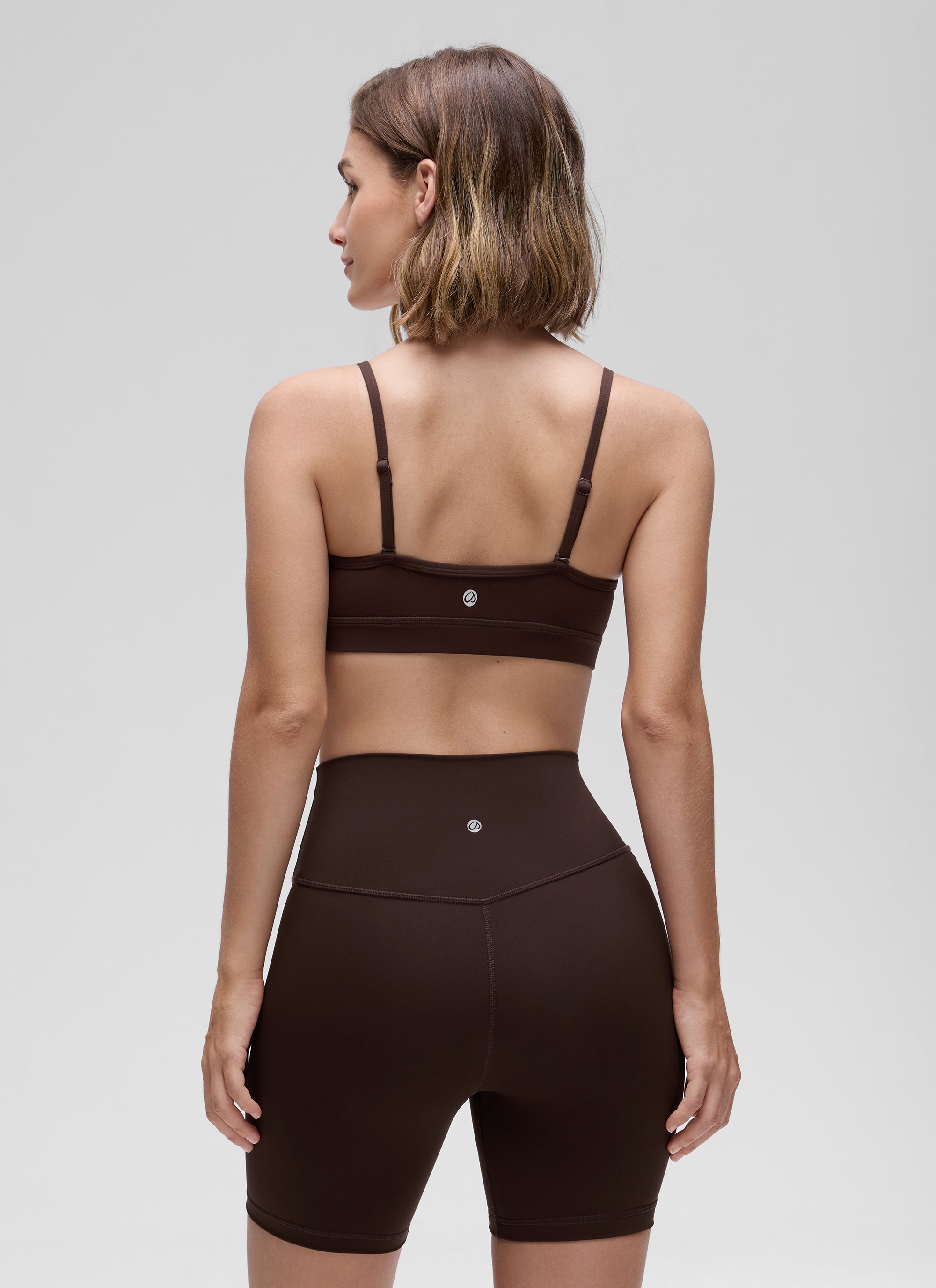 CRZ YOGA Butterluxe Bra Sukan Berlapik Yoga Kamisol Leher V Wanita Coklat Panas Fudge