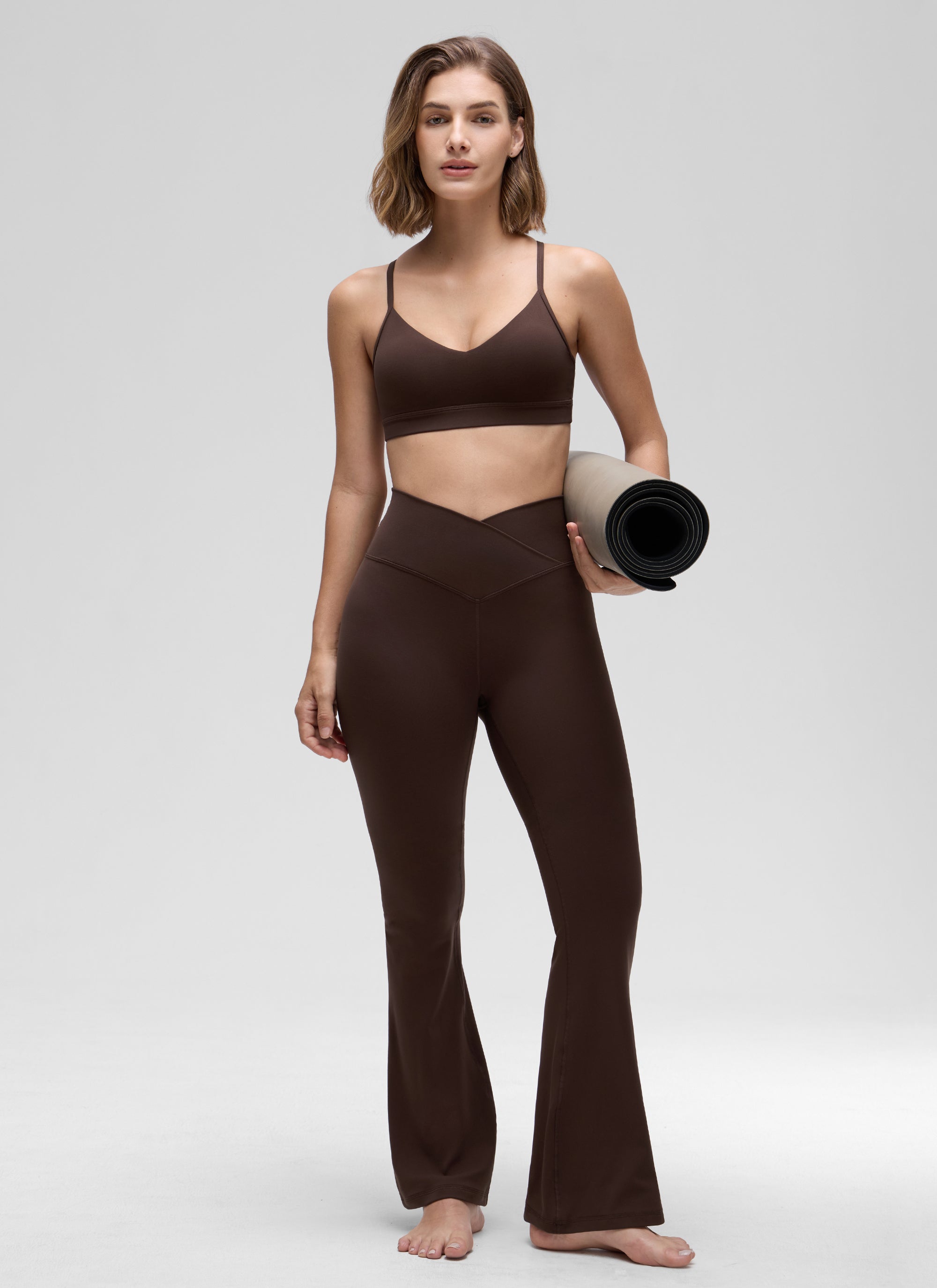CRZ YOGA Butterluxe Bra Sukan Berlapik Yoga Kamisol Leher V Wanita Coklat Panas Fudge