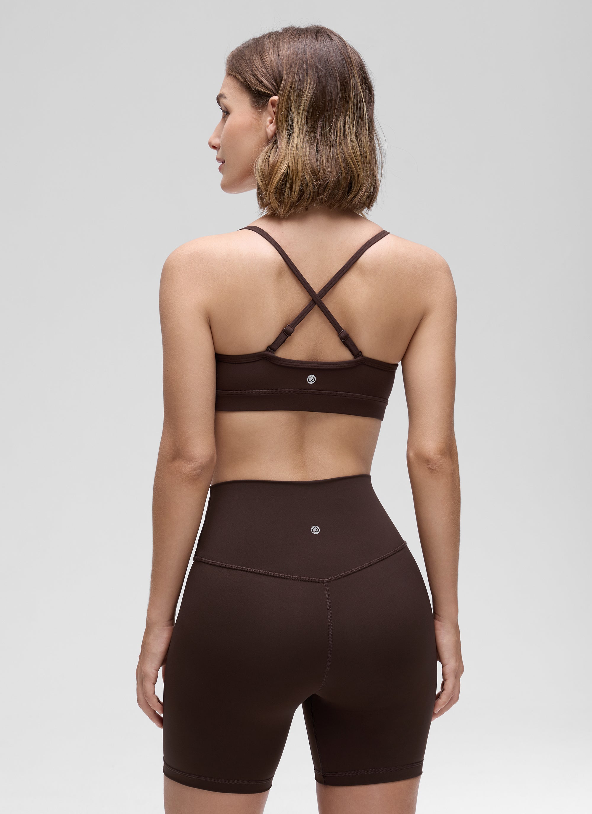 CRZ YOGA Butterluxe Bra Sukan Berlapik Yoga Kamisol Leher V Wanita Coklat Panas Fudge