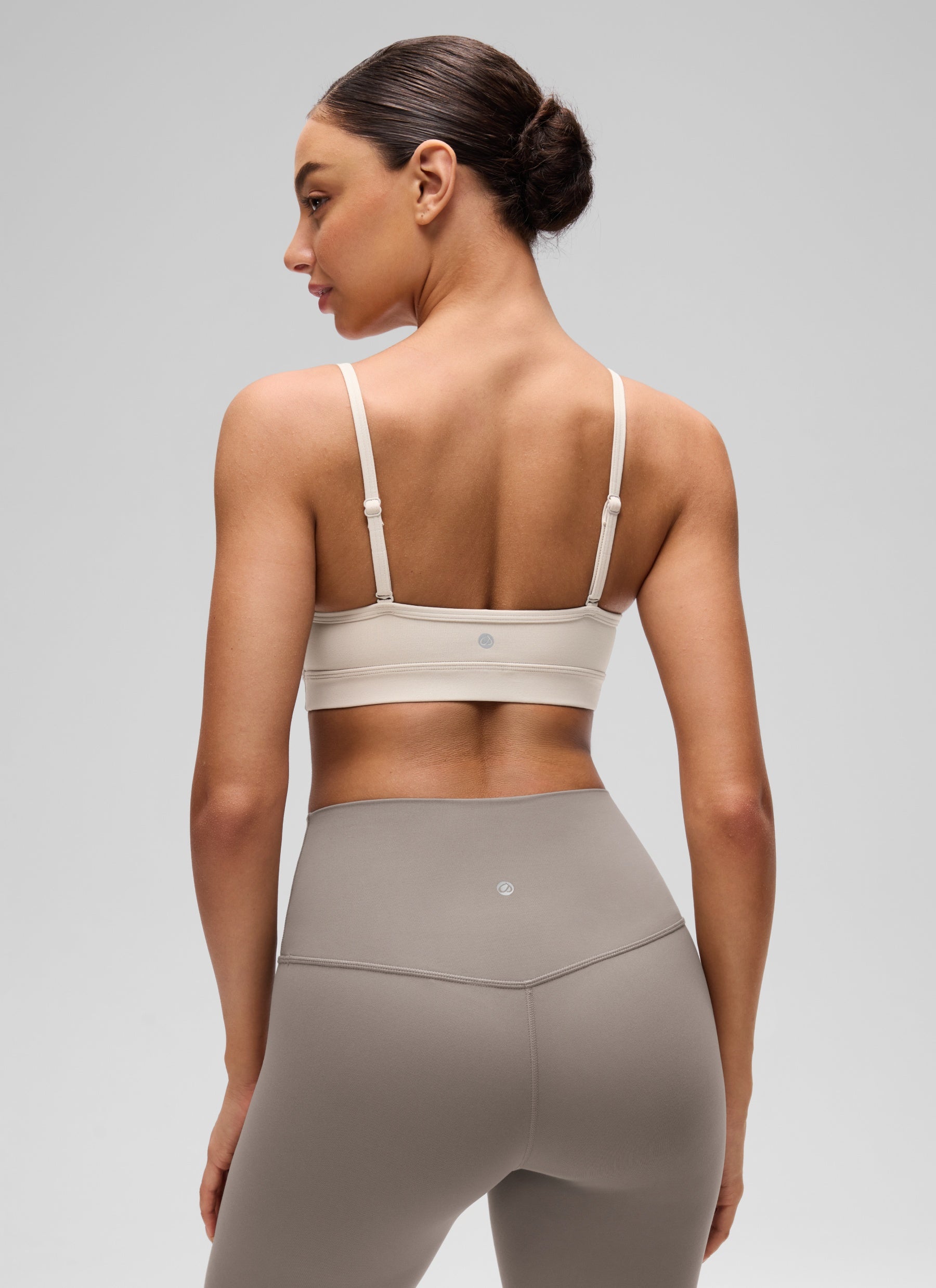 CRZ YOGA Butterluxe Bra Sukan Yoga Berlapik Leher V Wanita Warna Coklat Mojave