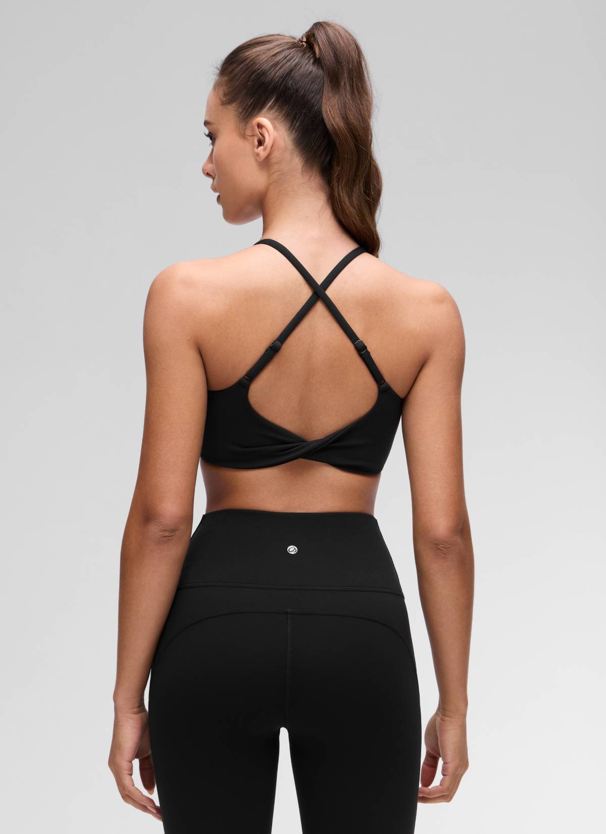 CRZ YOGA Wanita Butterluxe Bra Sukan Yoga Scoop Neck Twist Cross Back Hitam