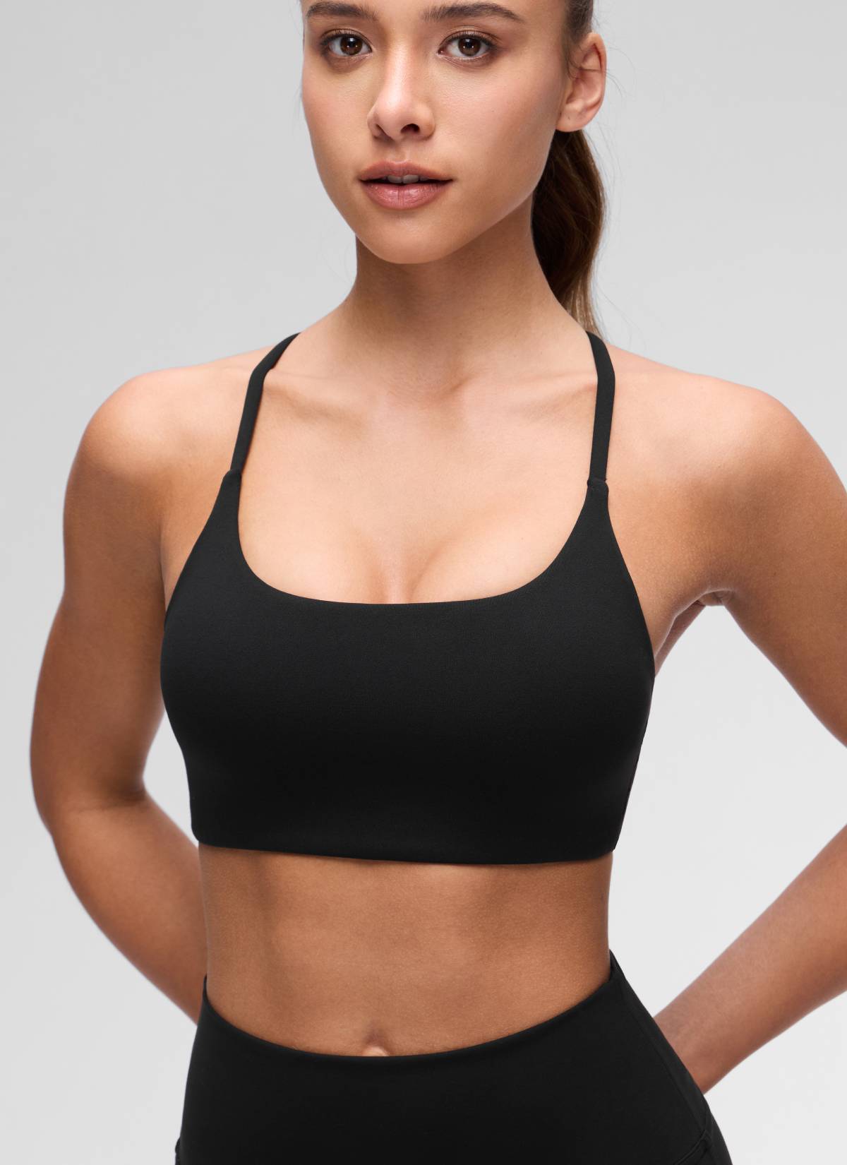 CRZ YOGA Wanita Butterluxe Bra Sukan Yoga Scoop Neck Twist Cross Back Hitam