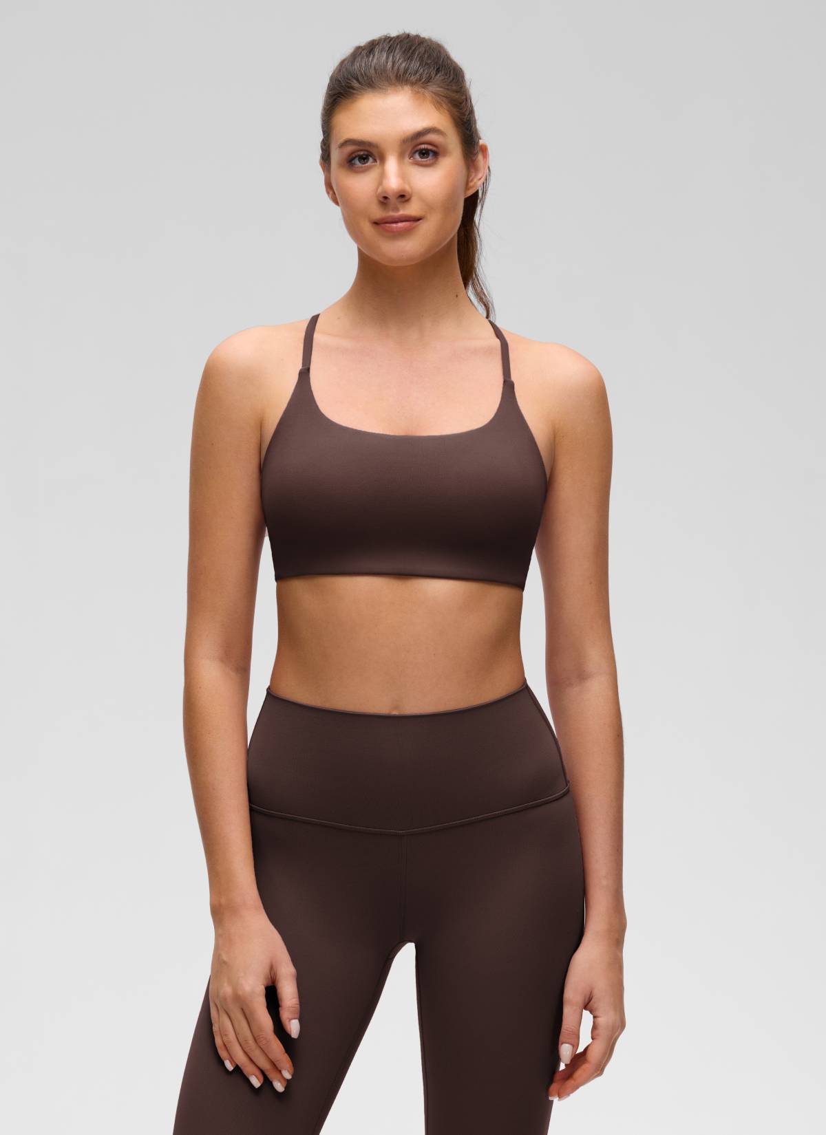 CRZ YOGA Wanita Butterluxe Bra Sukan Yoga Scoop Neck Twist Cross Back Coklat Panas Fudge