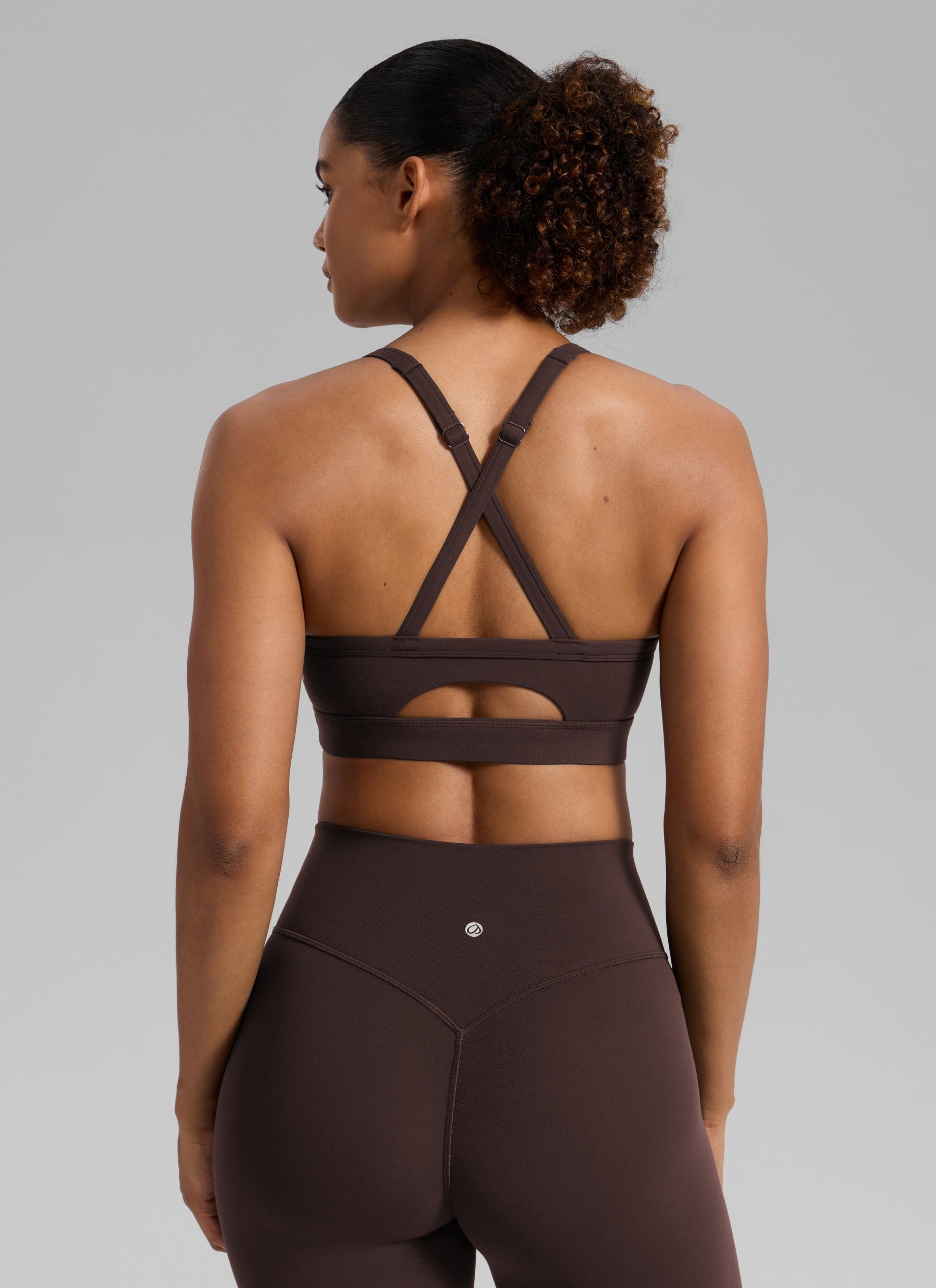 CRZ YOGA Wanita Butterlift Bra Sukan Lubang Kunci Leher U Yoga Bersilang Belakang Coklat Panas Fudge