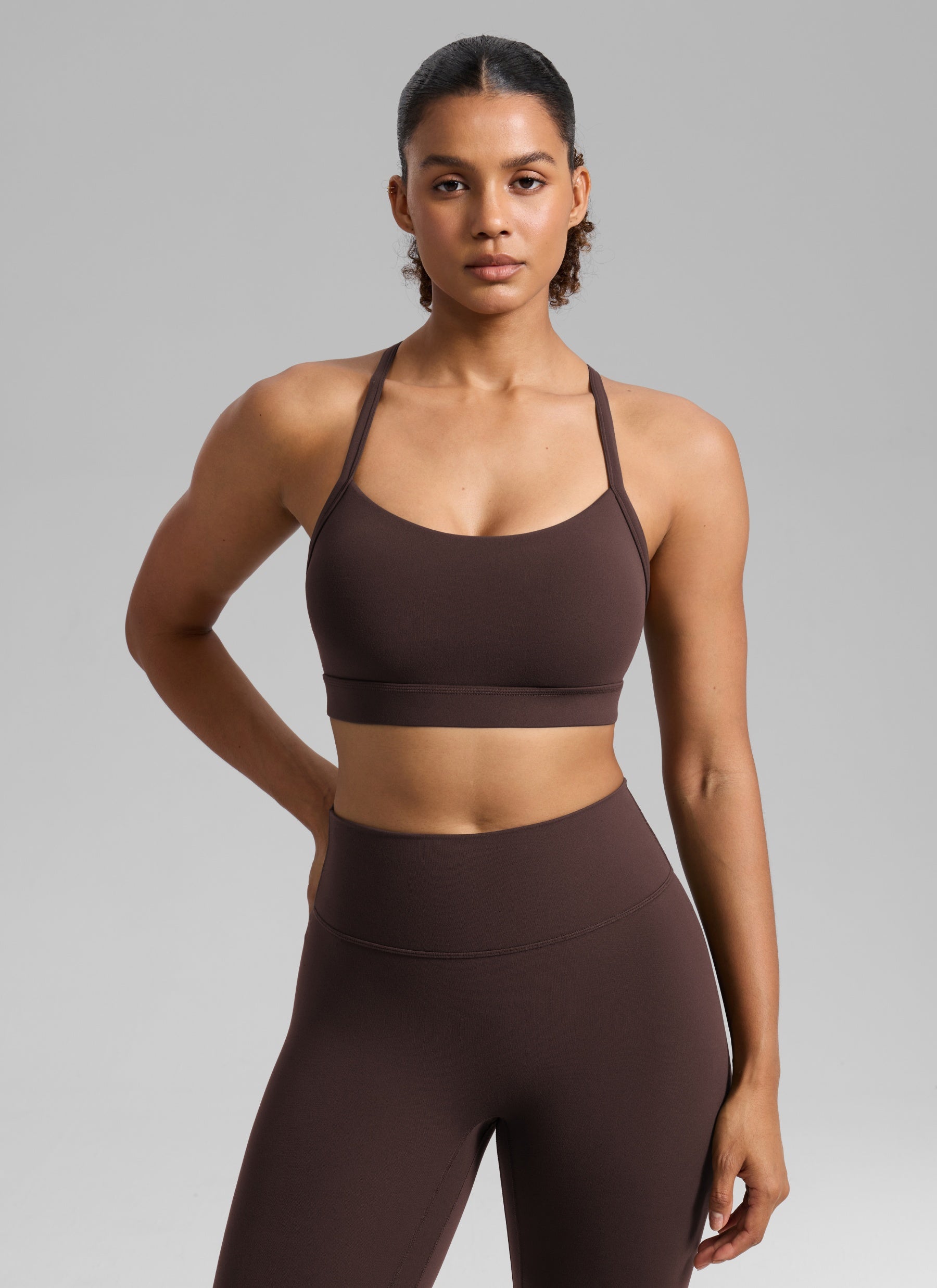 CRZ YOGA Wanita Butterlift Bra Sukan Lubang Kunci Leher U Yoga Bersilang Belakang Coklat Panas Fudge