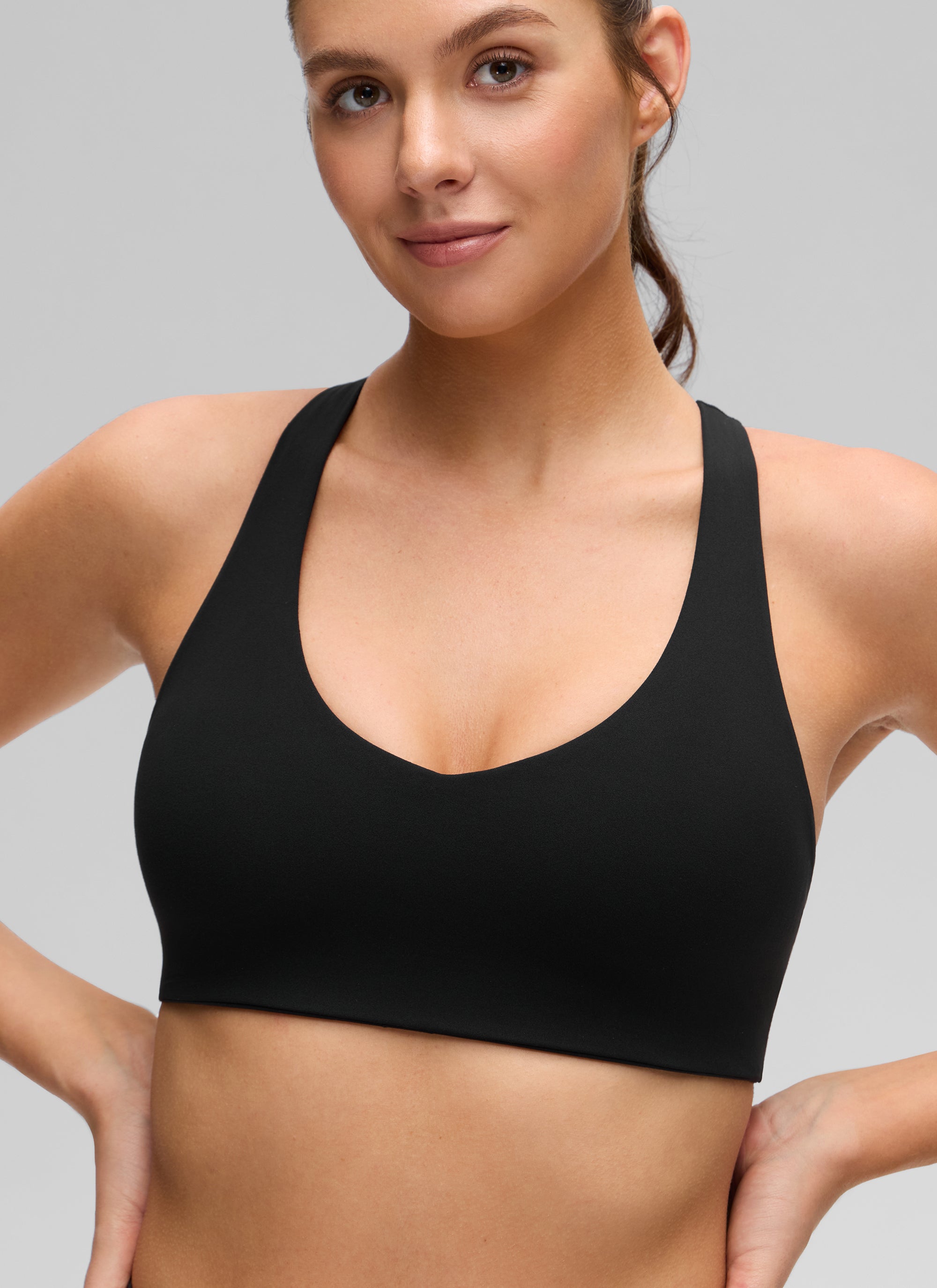 CRZ YOGA Wanita Butterluxe Bra Sukan Yoga V Neck RacerBack Binaan Dalam Hitam