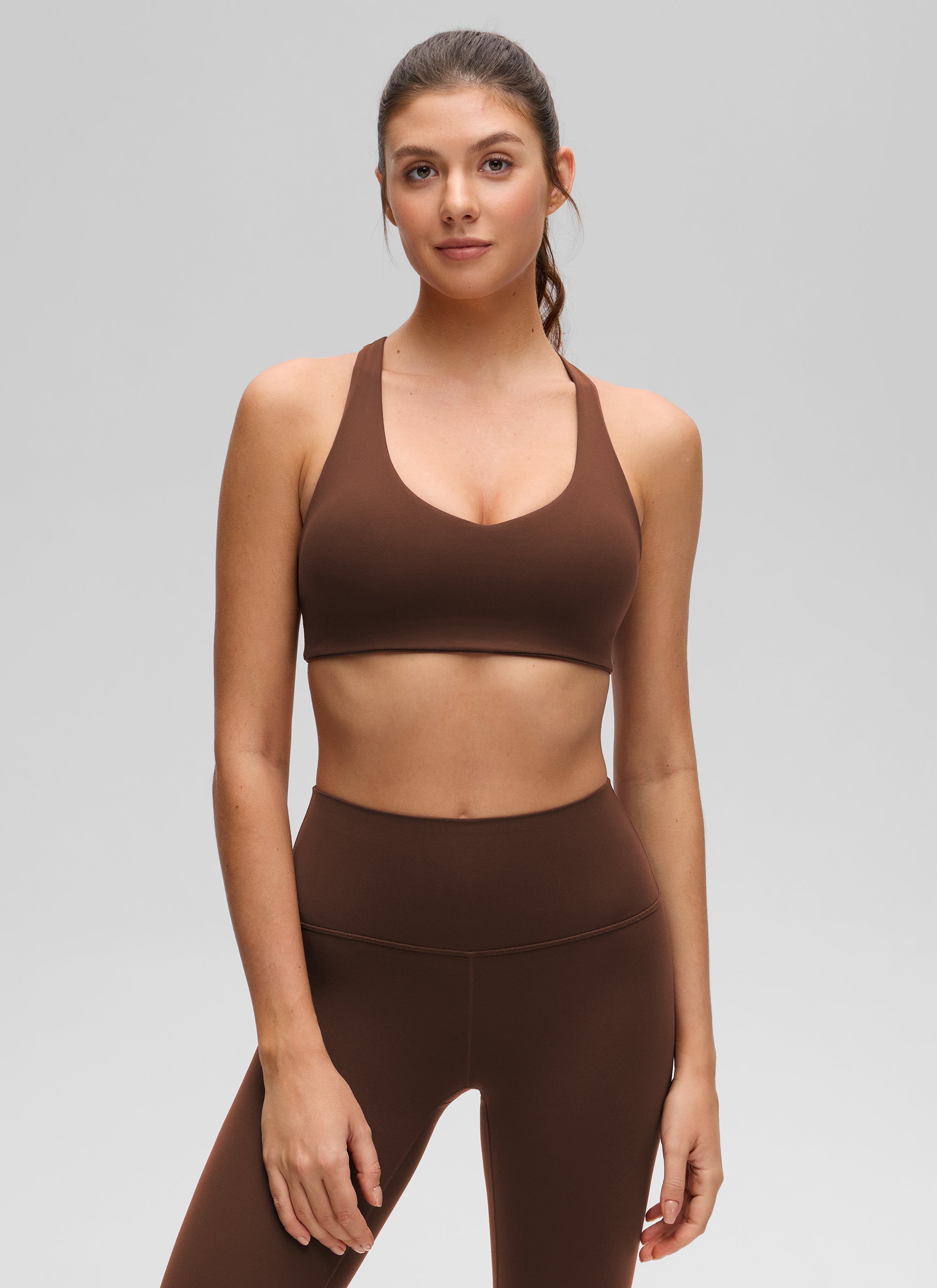 CRZ YOGA Wanita Butterluxe Bra Sukan Yoga V Neck RacerBack Binaan Dalam Coklat Lava
