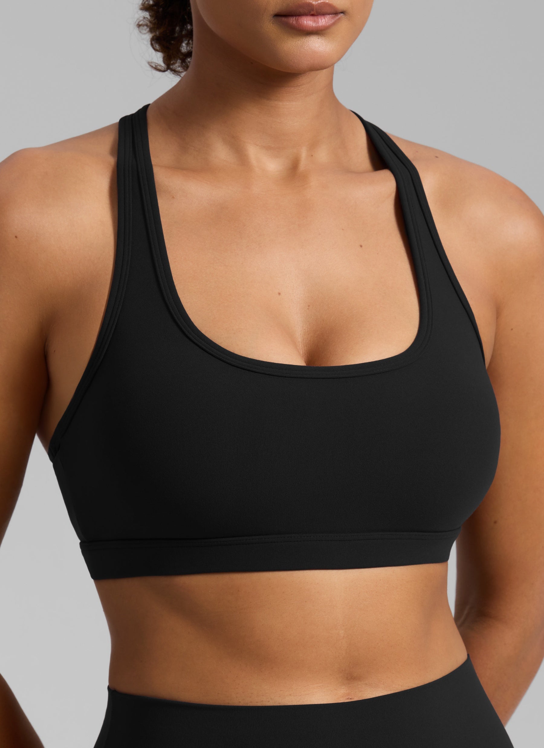 CRZ YOGA Wanita Butterlift Bra Sukan Lubang Kunci Racerback Leher U Yoga Hitam