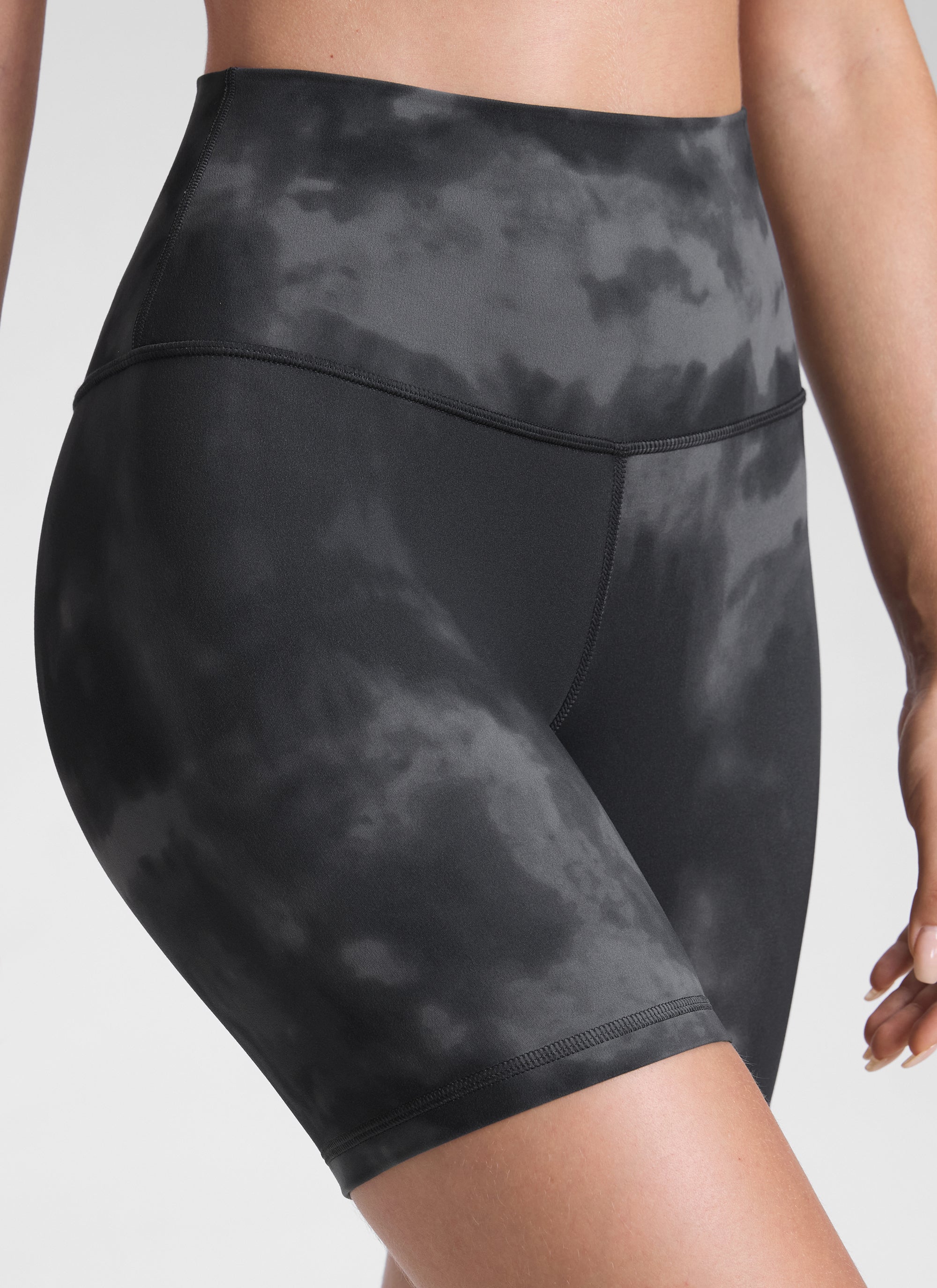 Seluar Pendek Biker Yoga Tinggi CRZ YOGA Wanita Butterluxe Seluar Pendek 6'' Bunga Pewarna Ikat Kelabu