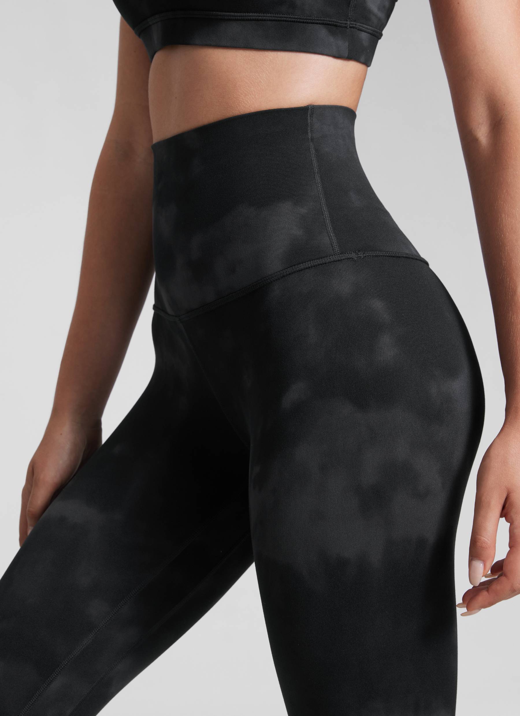 CRZ YOGA Yoga Wanita Pinggang Super Tinggi Butterluxe Legging Yoga 28'' Bunga Pewarna Hitam Ikat