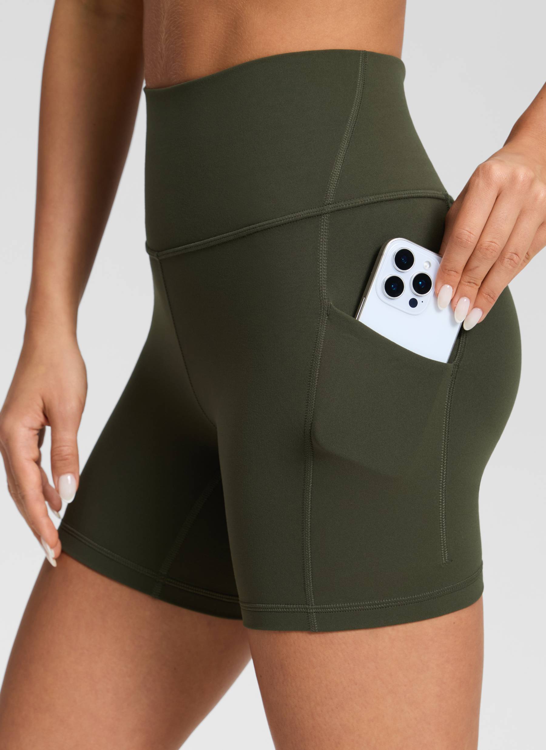 CRZ YOGA Yoga Wanita Bertingkat Tinggi Biker Butterluxe Seluar Pendek Poket 5'' Hijau Zaitun
