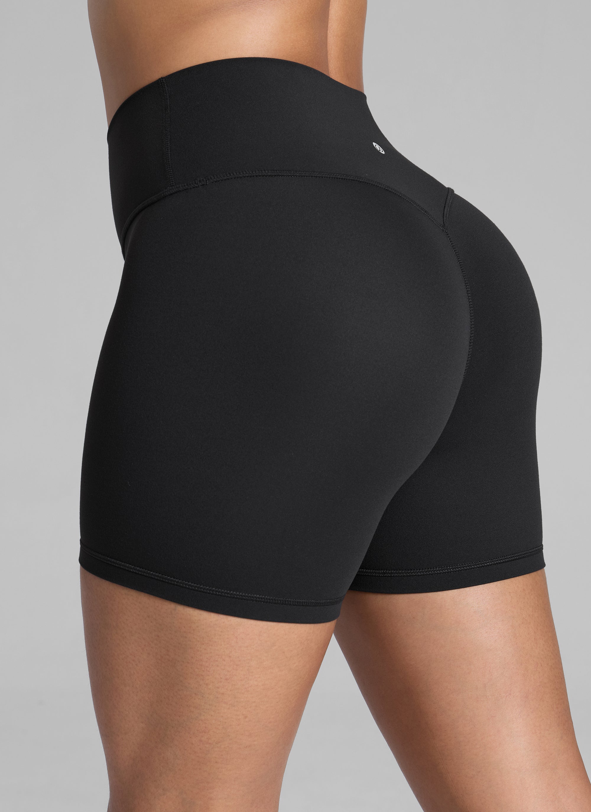 CRZ YOGA Wanita Butterlift Seluar Pendek Biker Senaman Atletik Scrunch Butt Hitam