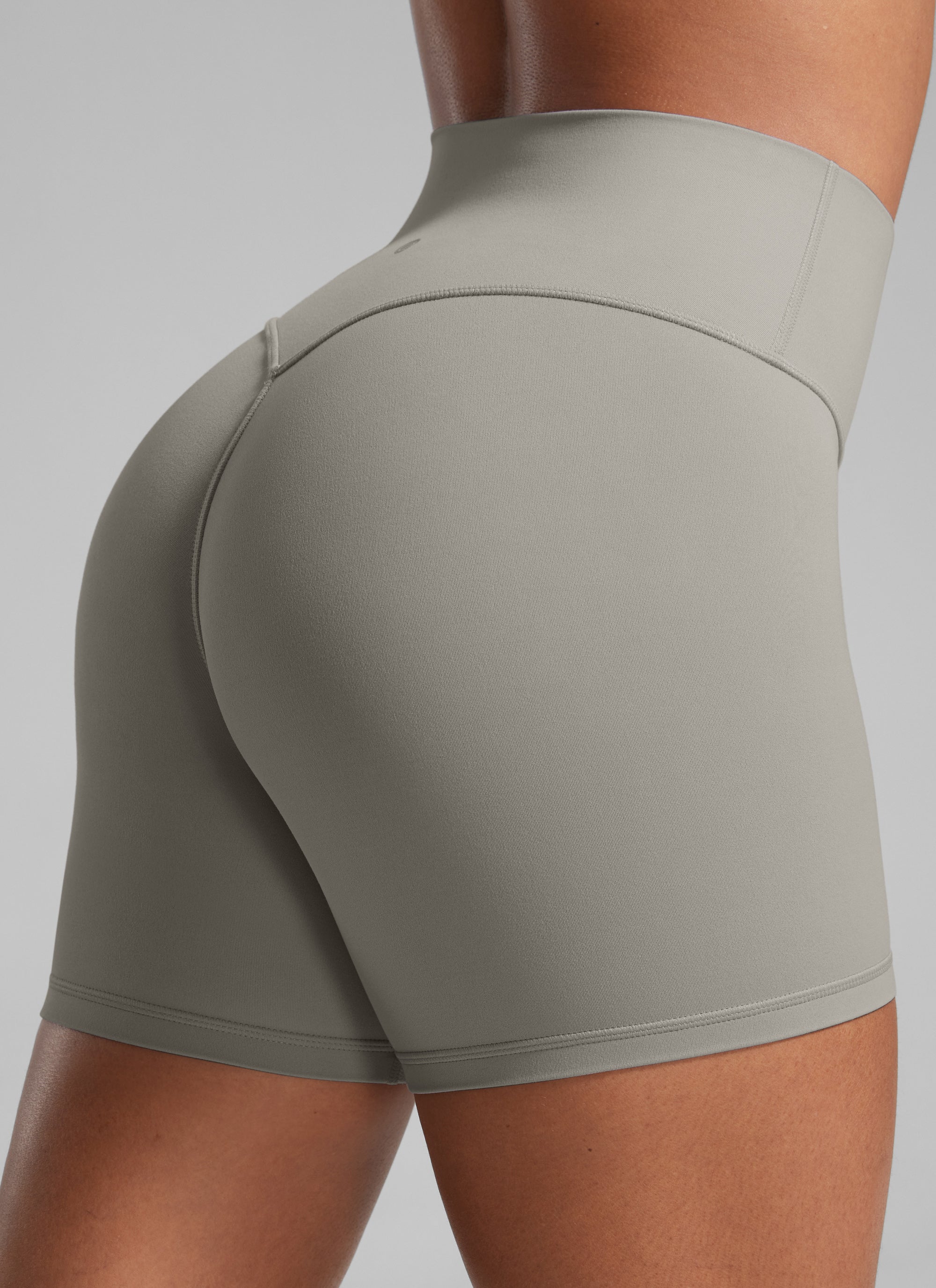 CRZ YOGA Wanita Butterlift Seluar Pendek Biker Senaman Atletik Scrunch Butt Rocky Grey
