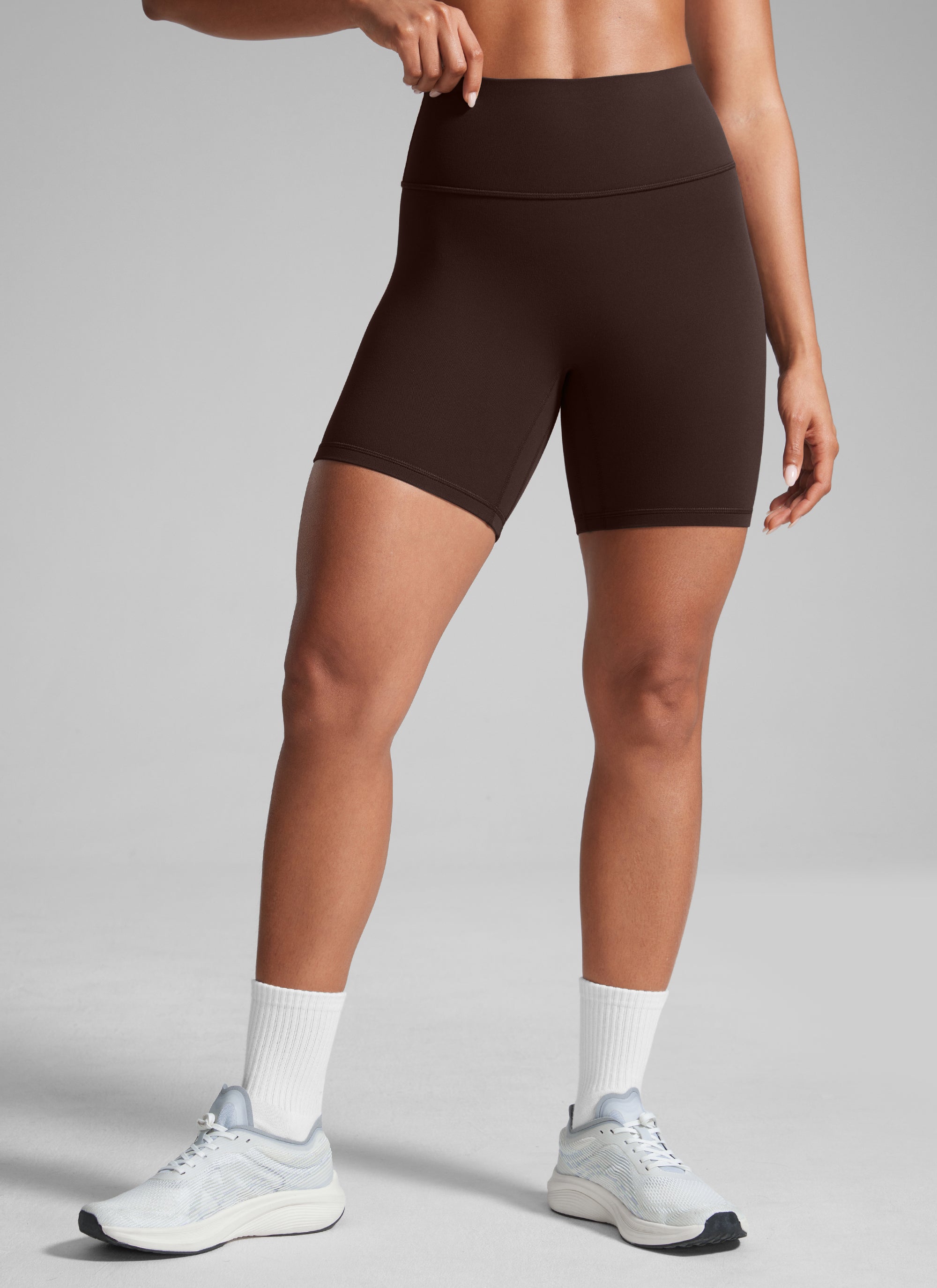 CRZ YOGA Butterlift Seluar Pendek Biker Wanita Scrunch Butt 6'' Tanpa Jahitan Depan Coklat Panas Fudge