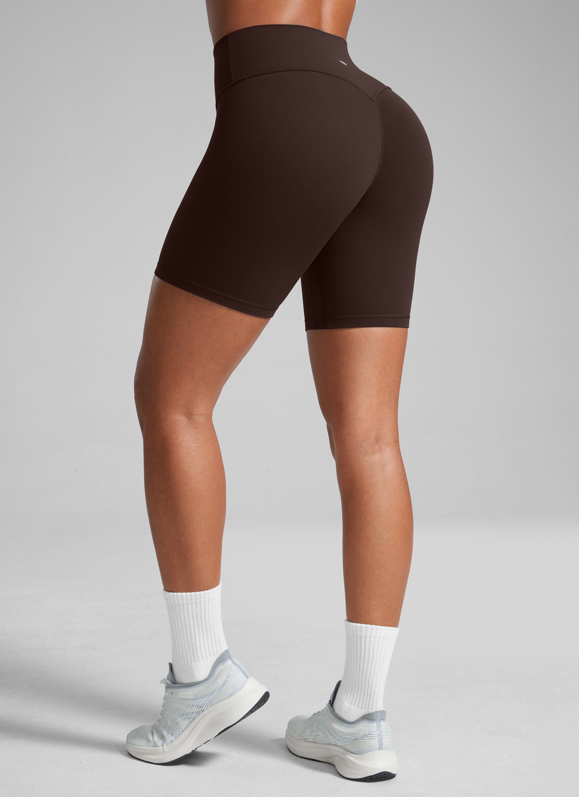 CRZ YOGA Butterlift Seluar Pendek Biker Wanita Scrunch Butt 6'' Tanpa Jahitan Depan Coklat Panas Fudge