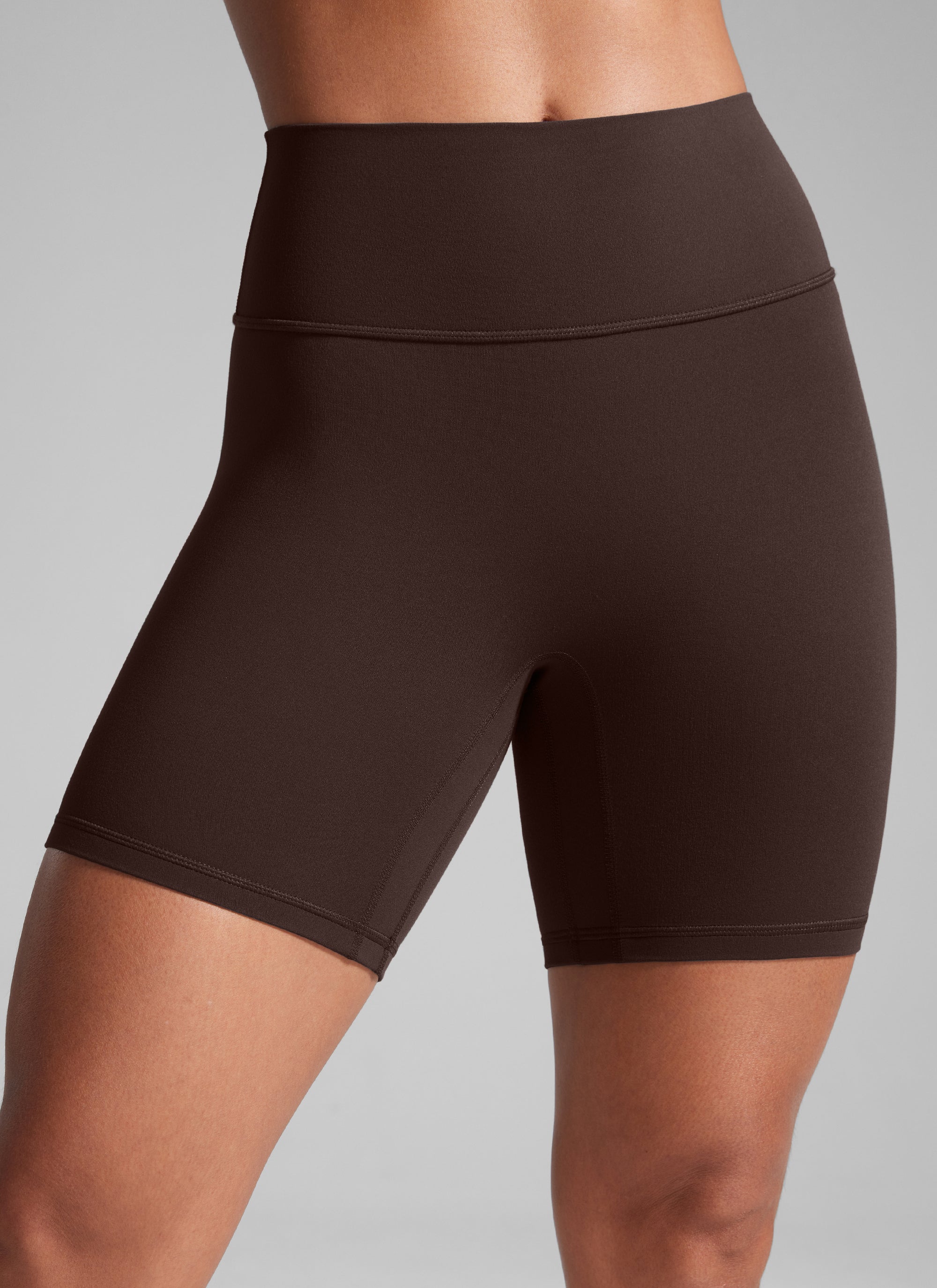 CRZ YOGA Butterlift Seluar Pendek Biker Wanita Scrunch Butt 6'' Tanpa Jahitan Depan Coklat Panas Fudge