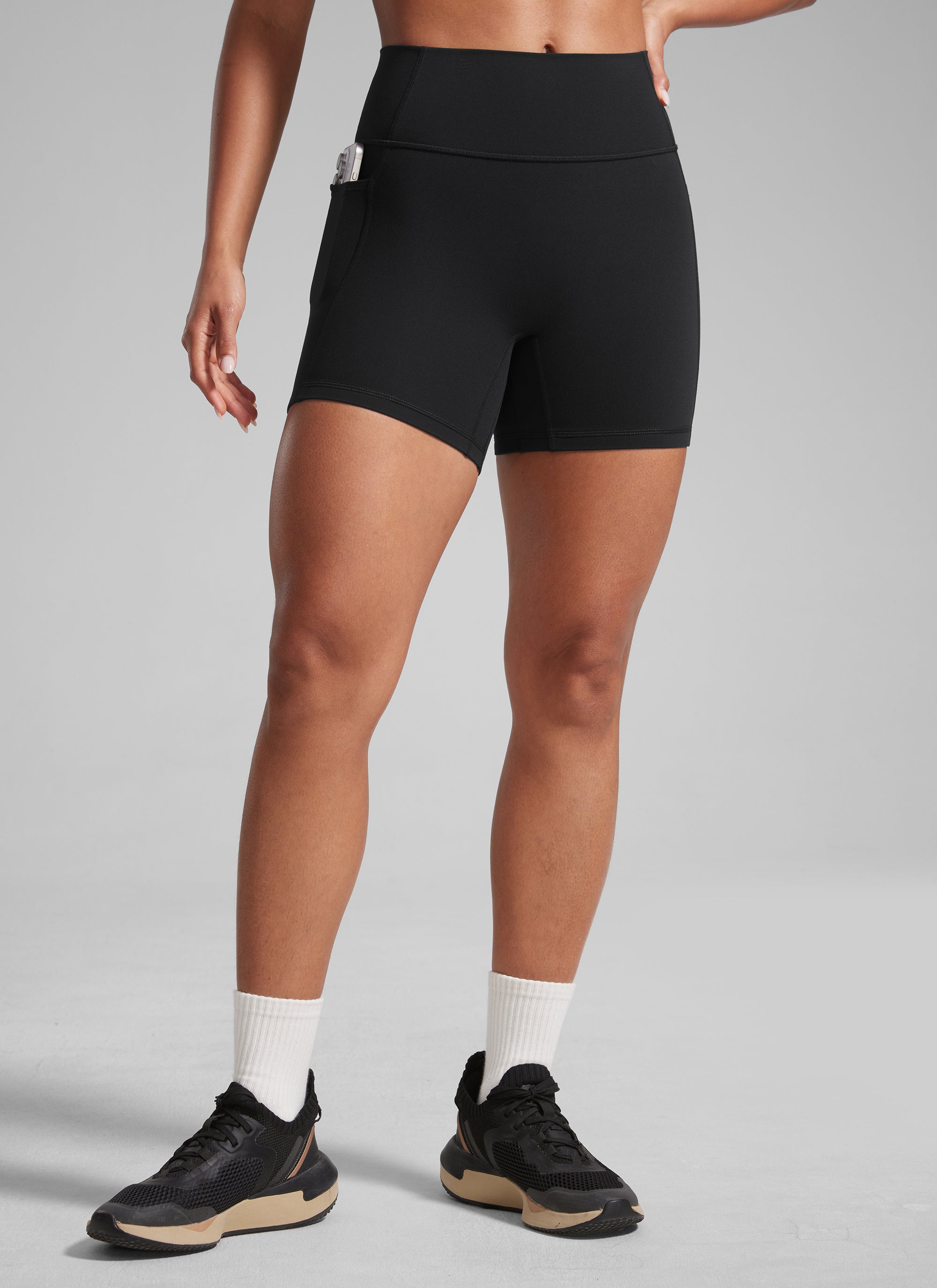 CRZ YOGA Butterlift Seluar Pendek Biker Poket Tanpa Jahitan Depan Wanita 5'' Hitam