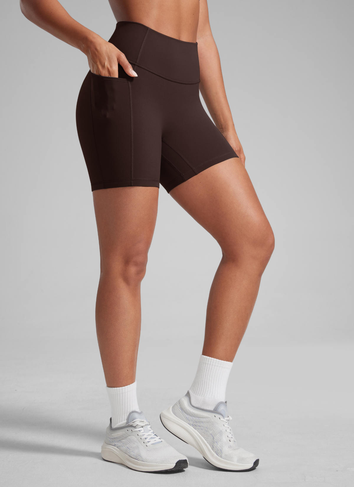 CRZ YOGA Butterlift Seluar Pendek Biker Poket Tanpa Jahitan Depan Wanita 5'' Coklat Fudge Panas