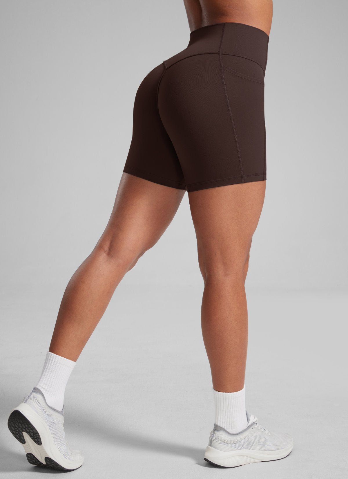 CRZ YOGA Butterlift Seluar Pendek Biker Poket Tanpa Jahitan Depan Wanita 5'' Coklat Fudge Panas