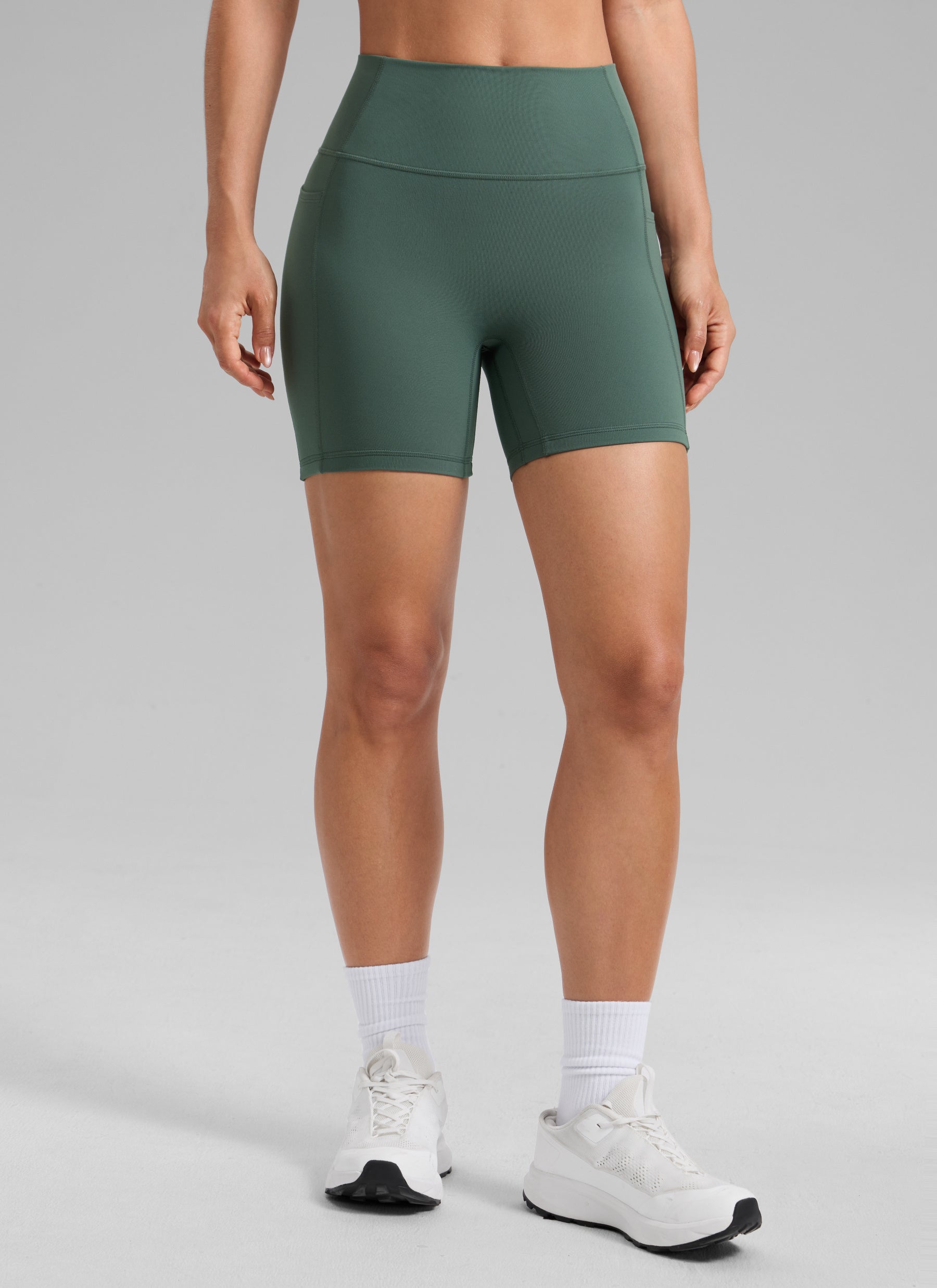CRZ YOGA Butterlift Seluar Pendek Biker Poket Tanpa Jahitan Depan Wanita 5'' Hijau Hutan Gelap