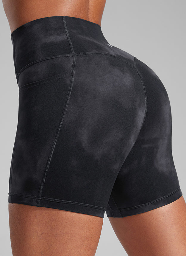 CRZ YOGA Butterlift Seluar Pendek Biker Poket Tanpa Jahitan Depan Wanita 5'' Bunga Pewarna Hitam Ikat
