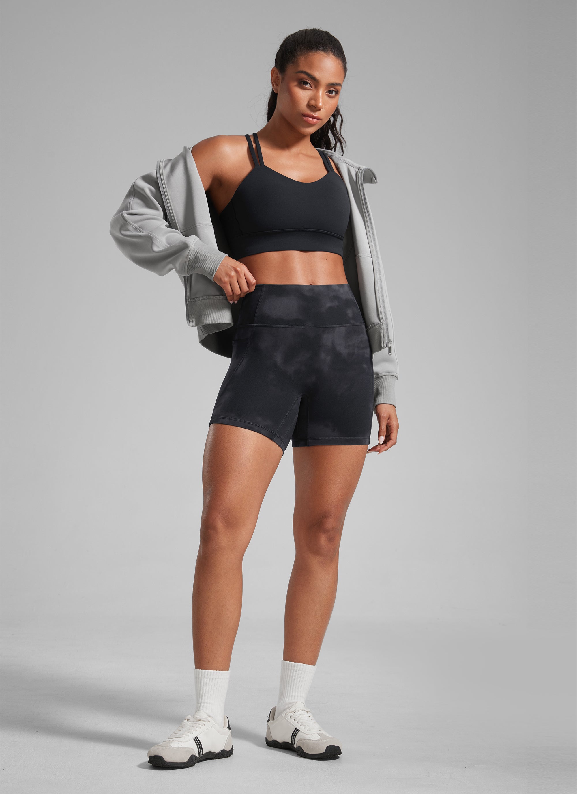 CRZ YOGA Butterlift Seluar Pendek Biker Poket Tanpa Jahitan Depan Wanita 5'' Bunga Pewarna Hitam Ikat