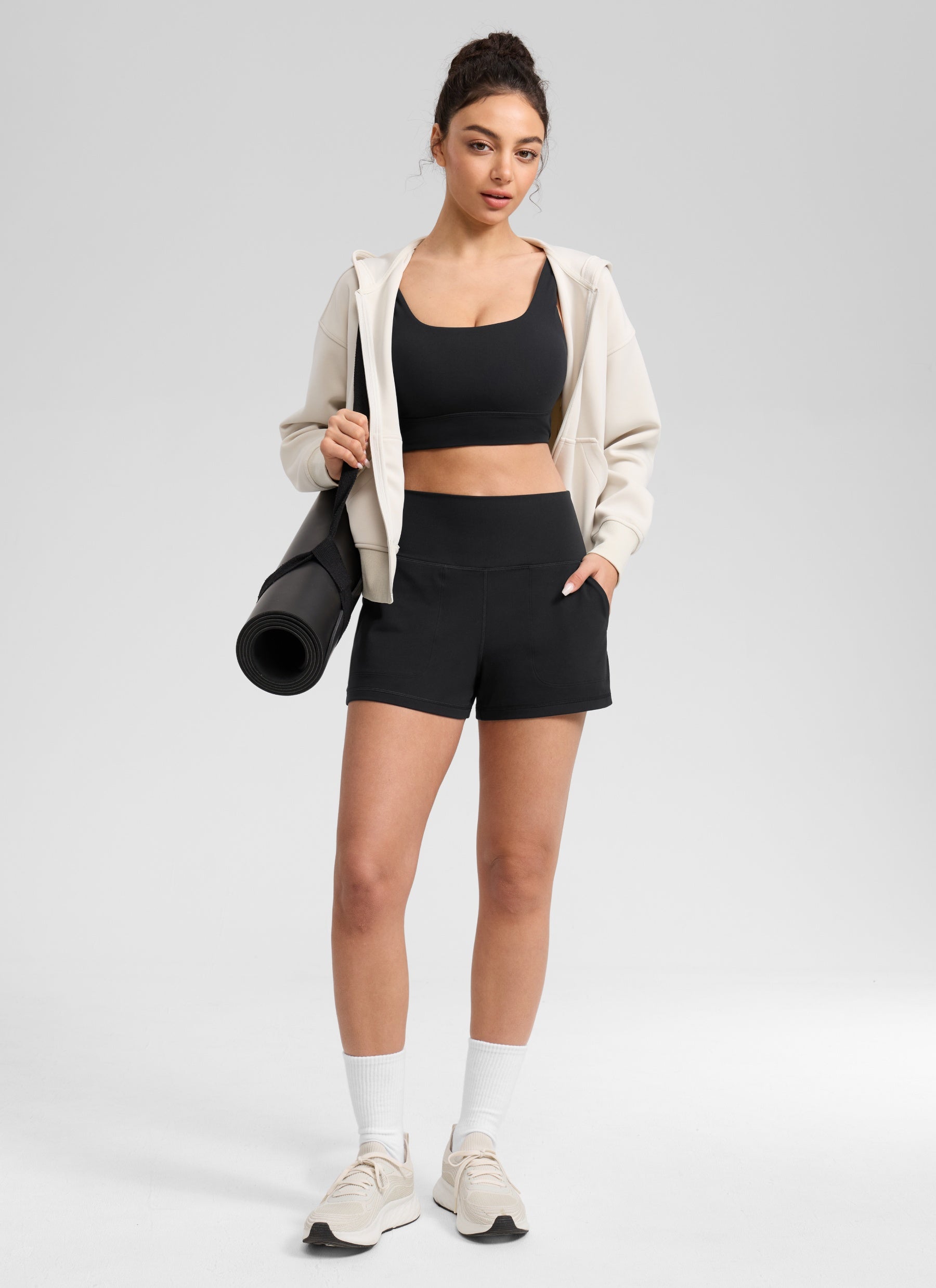 CRZ YOGA Wanita Butterlift Seluar Pendek Berpinggang Tinggi dengan Poket Tanpa Liner Hitam