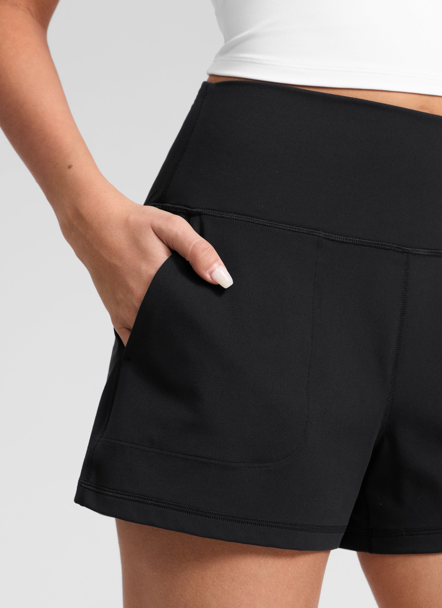 CRZ YOGA Wanita Butterlift Seluar Pendek Berpinggang Tinggi dengan Poket Tanpa Liner Hitam
