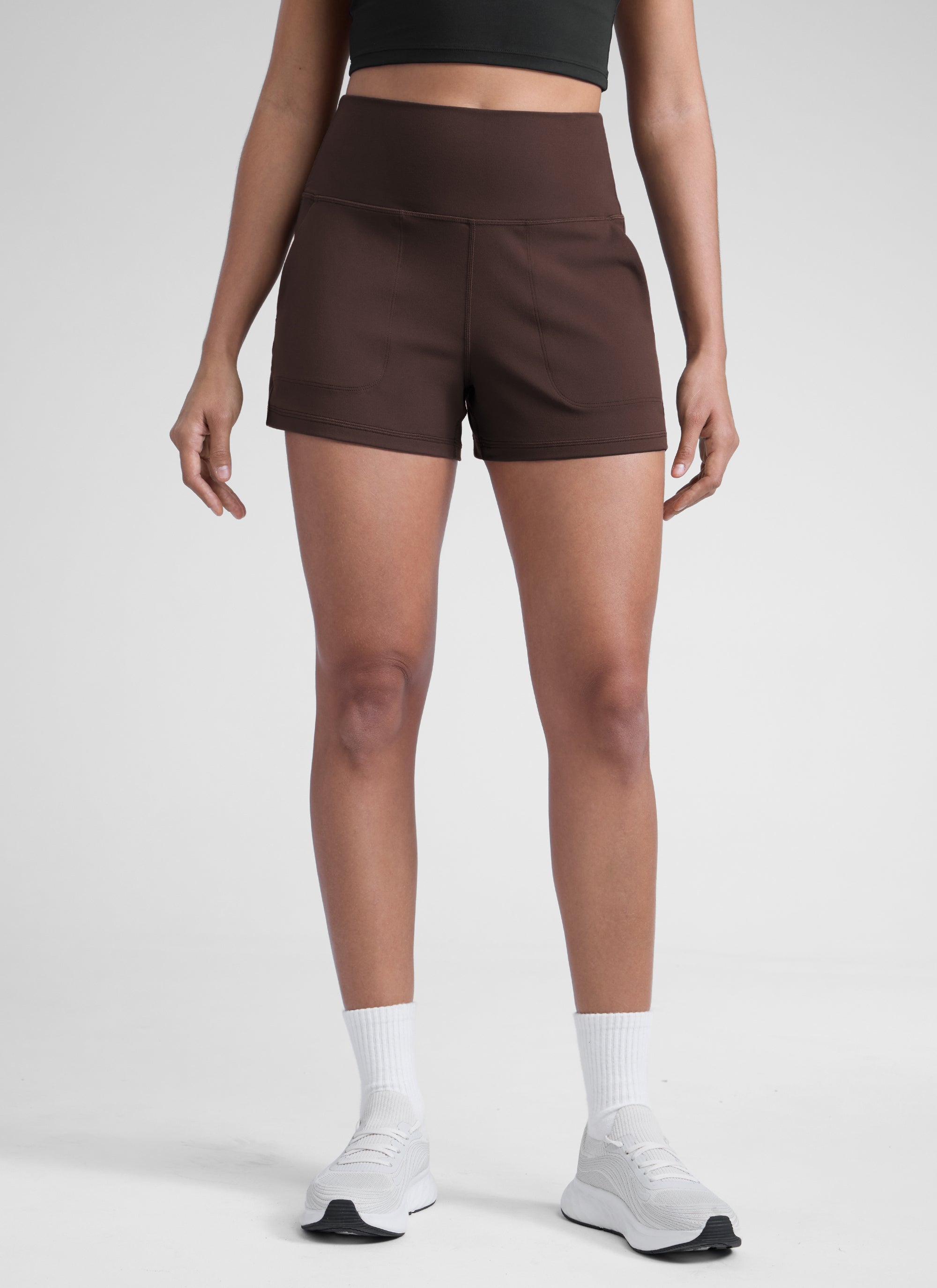 CRZ YOGA Wanita Butterlift Seluar Pendek Berpinggang Tinggi dengan Poket Tanpa Pelapik Coklat Fudge Panas